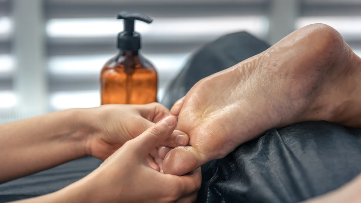 Can't Feel Your Toes? 7 Foot Signs Your Body Is TRYING TO TELL YOU Something After 50