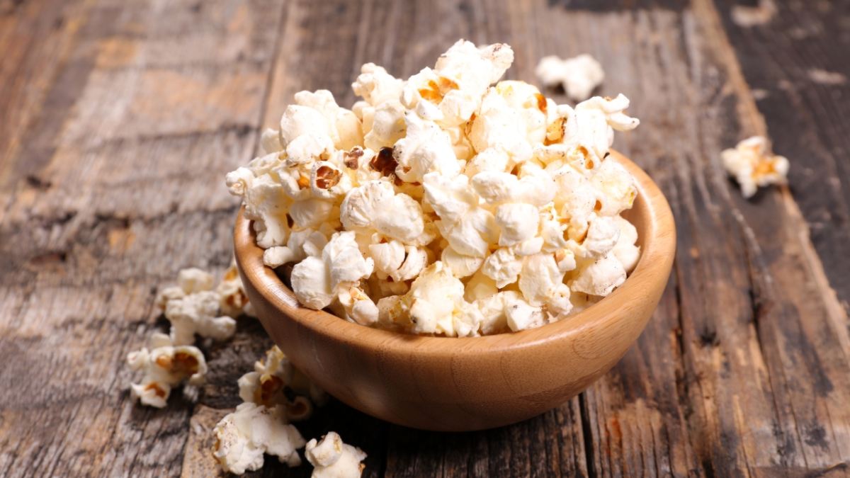 Air-Popped Popcorn with Nutritional Yeast