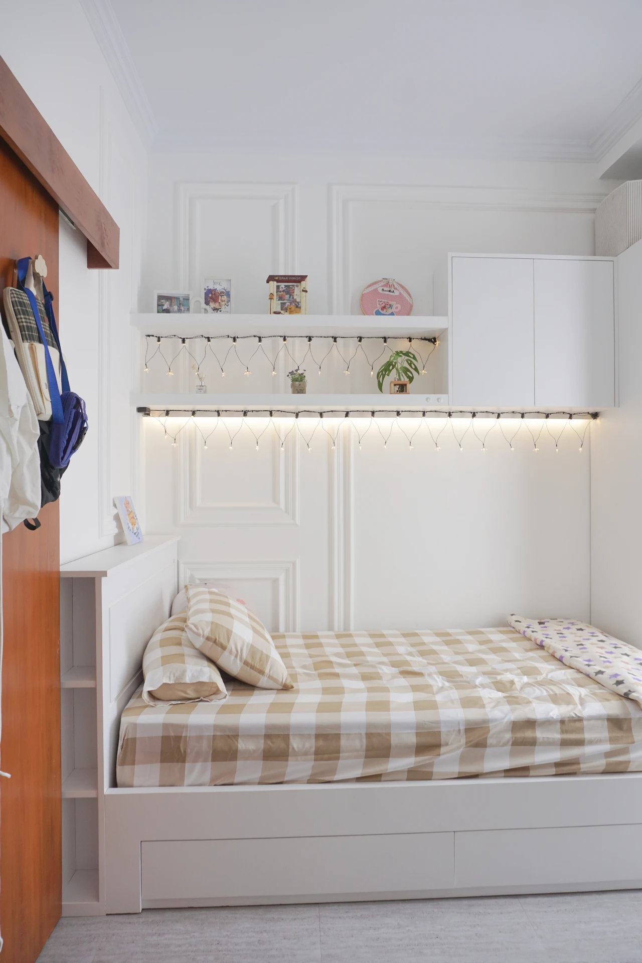 Built-In Platform Daybed with String Light Canopy