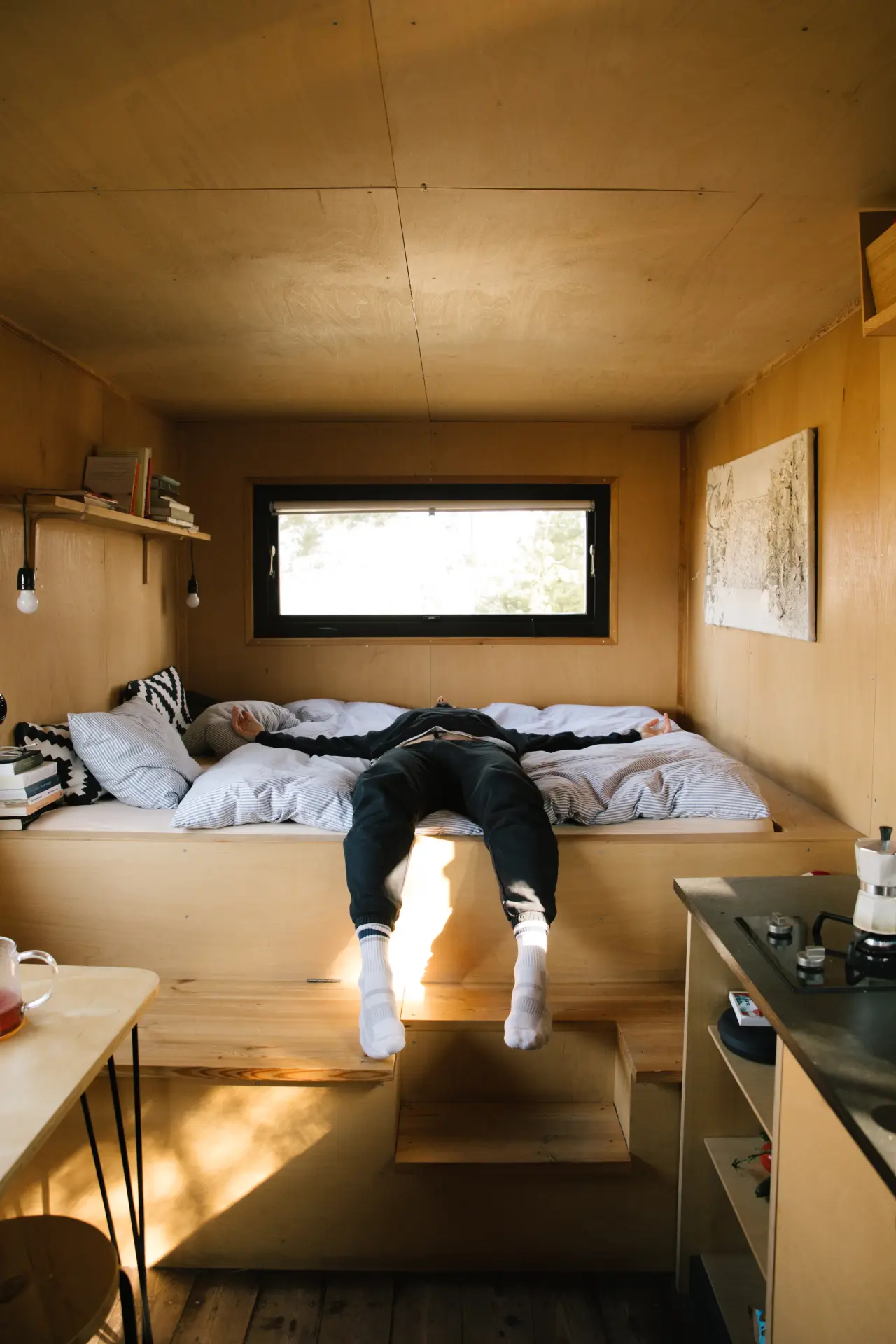 Cabin-Style Micro Living Pod with All-Wood Interior