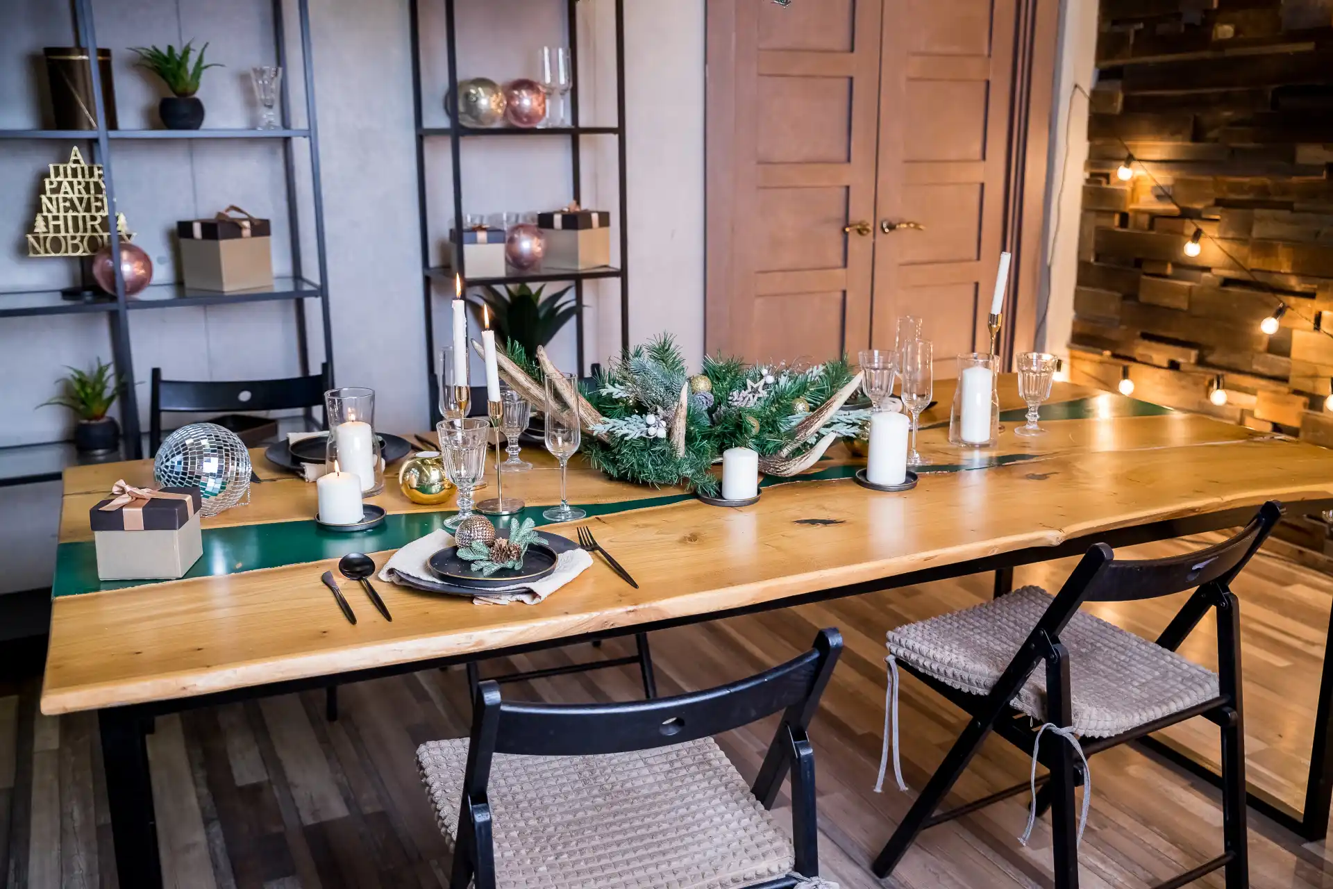 Seasonal Table Linens and Centerpieces