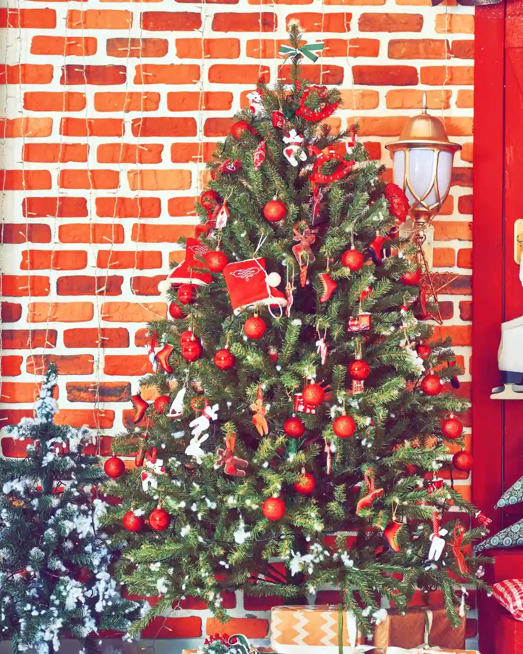 Rustic Red Christmas Tree 