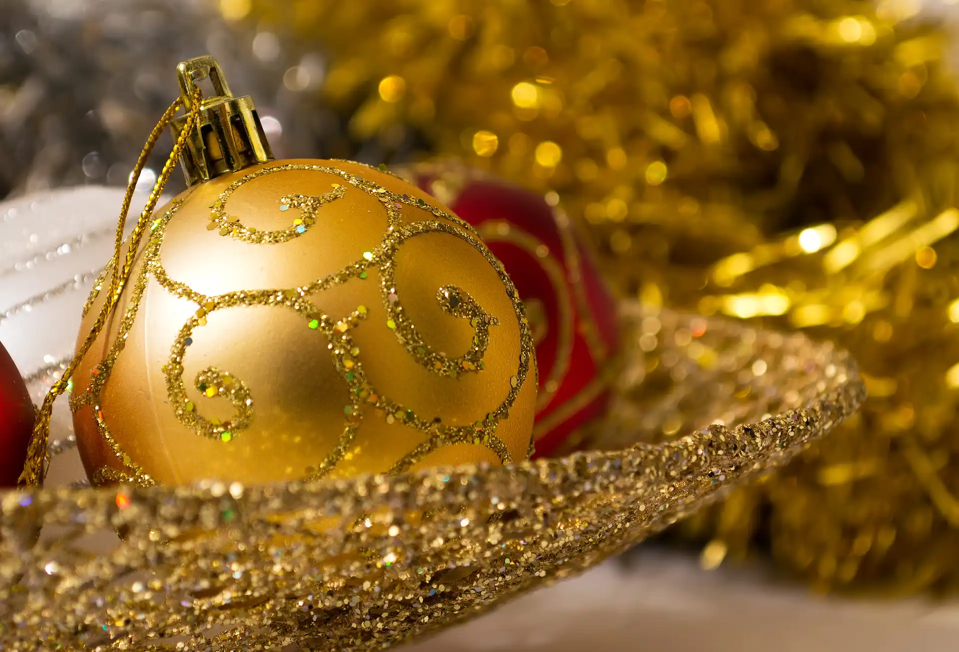 Glittering Butter Yellow Baubles