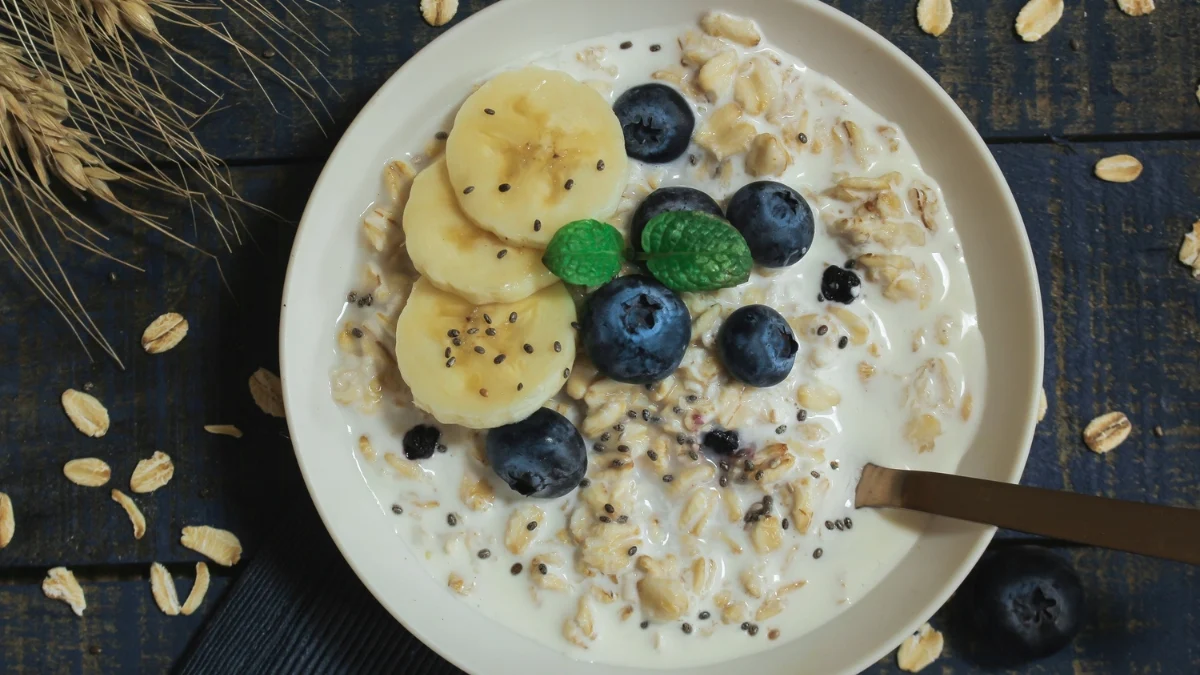 Overnight Savory Oats with Veggies and Cheese