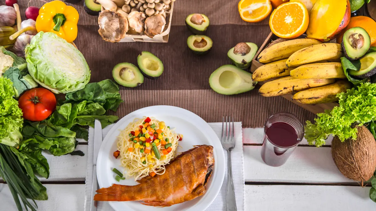 The "Anti-Fog" Lunch Formula: What Nutritionists Actually Eat