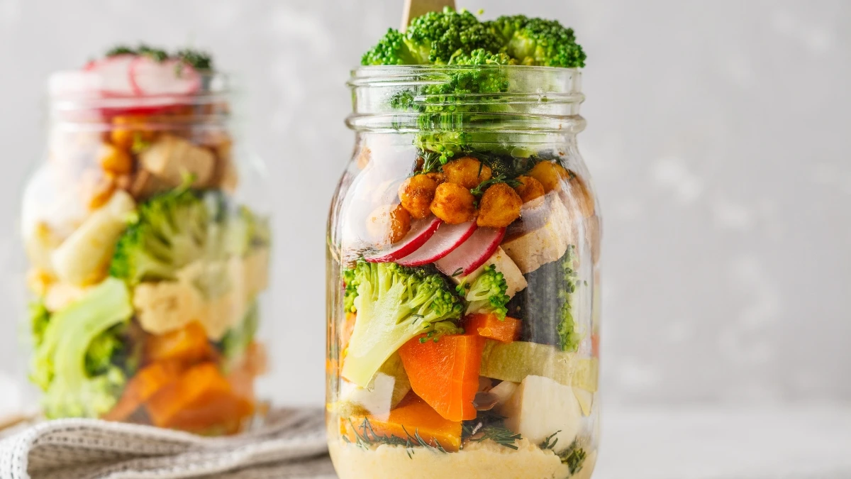 The Mason Jar Salad Hack for Warm Dinners