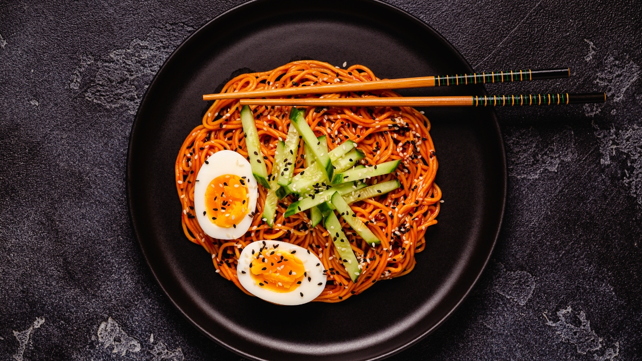 This Spicy Korean Noodle Hack Went Viral—Here’s Why (1)