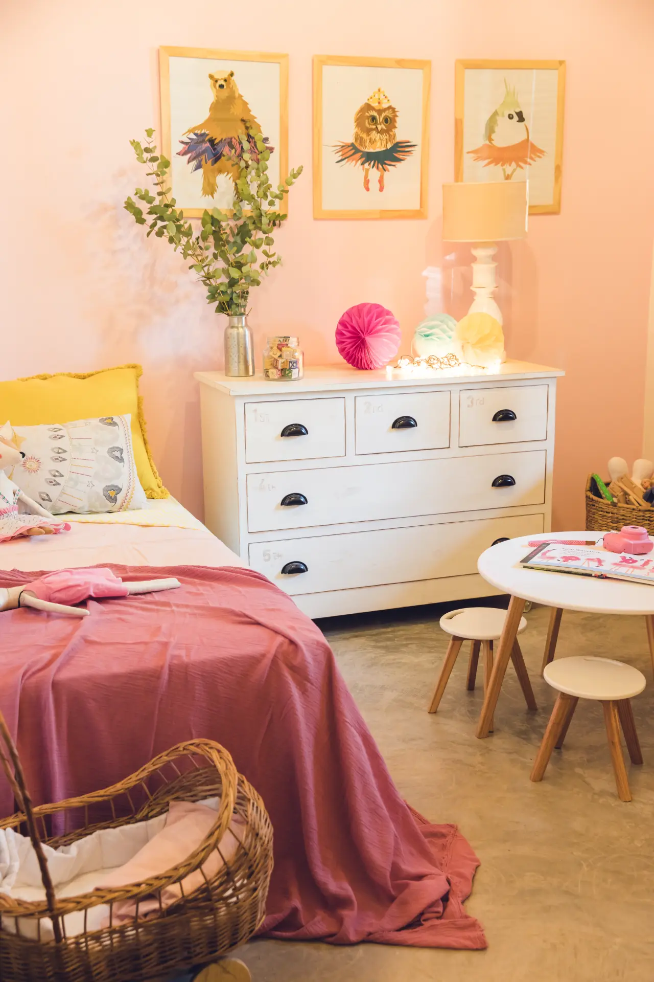 Warm Coral Theme with Nature-Inspired Art Gallery