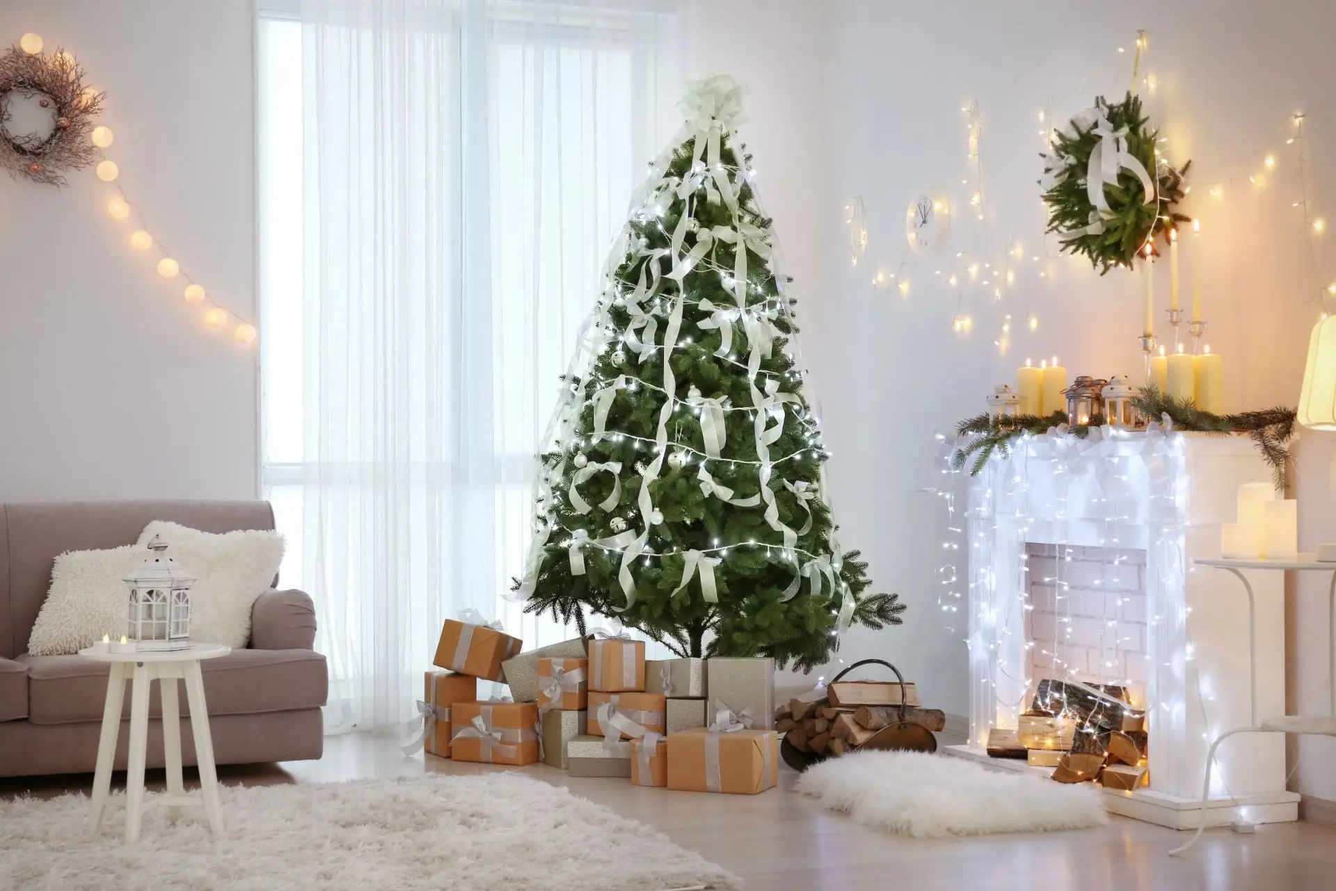 White & Warm Christmas Living Room