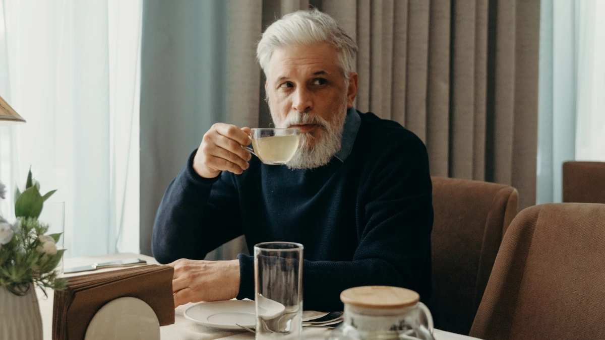 old man drinking tea (1)